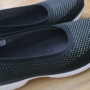 Vionic Black and White Women's Flats